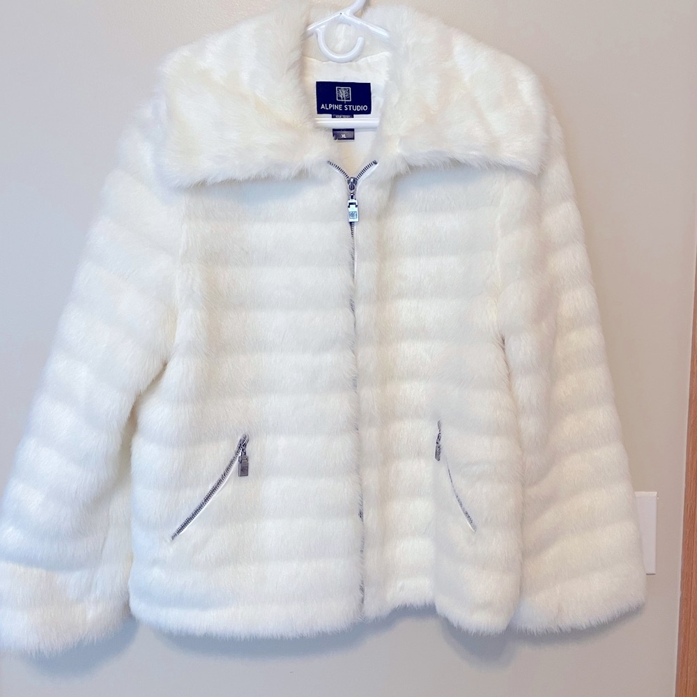 Alpine Studio Woman's White Faux Fur Coat/Jacket Full Zip Size XL